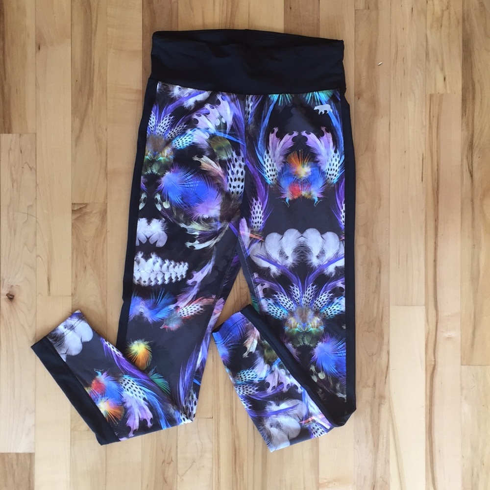 Running Bare Feather Pattern Full Length Leggings